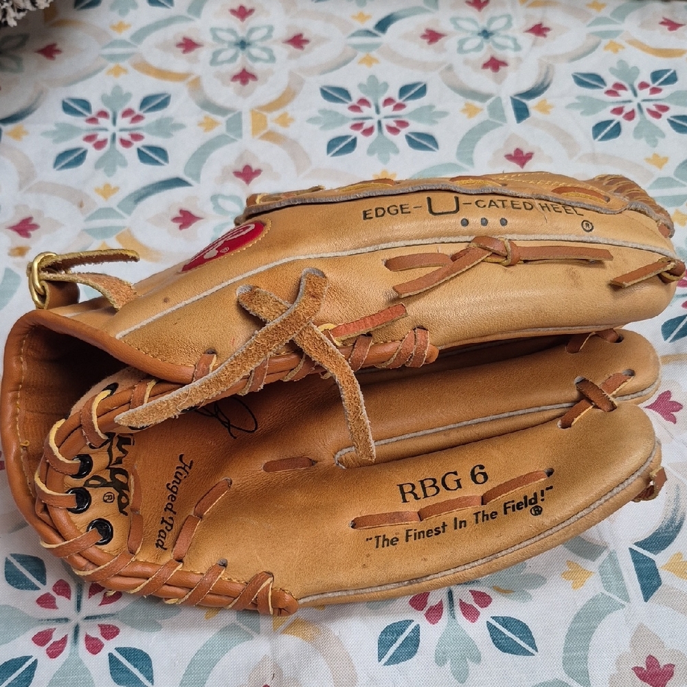 Rawlings Tan Leather Baseball Glove RBg 6 Good Condition.